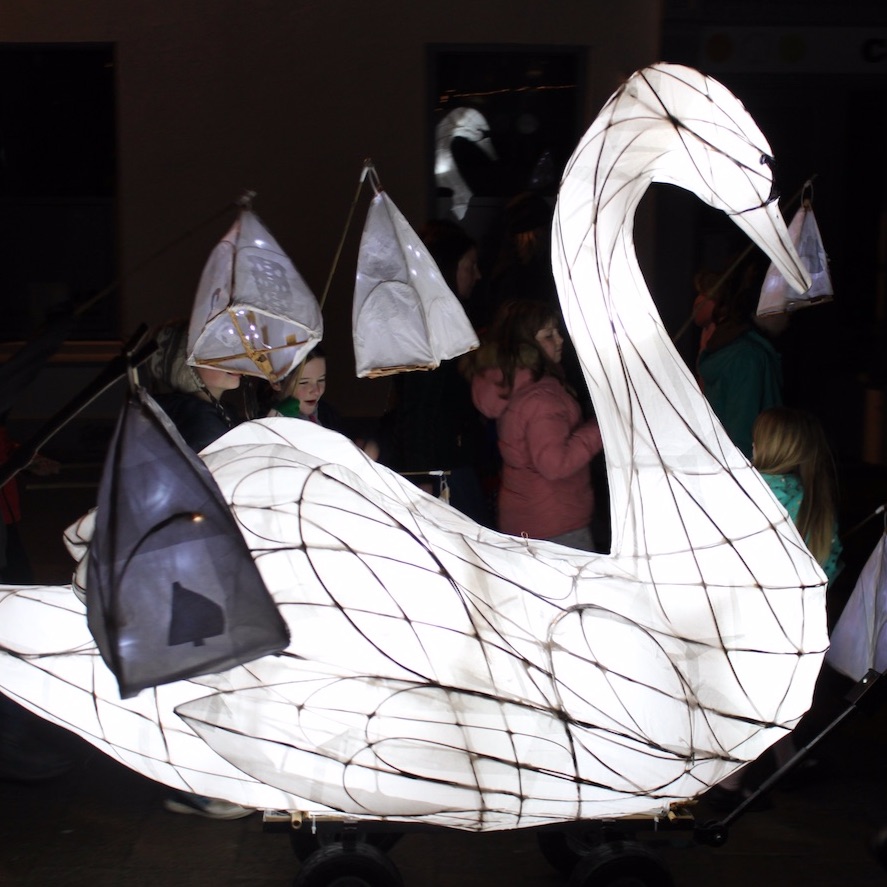 Swan build: Wadebridge Christmas Wonderland: Laura Frances Martin 2019 Swan build: Wadebridge Christmas Wonderland: Laura Frances Martin 2019